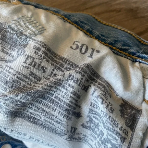 Levi’s 501 Jeans - Picture 8 of 9